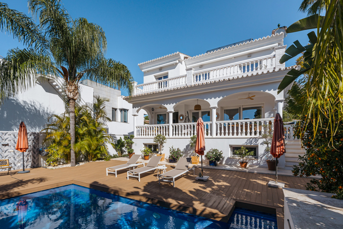 4 Bed, 3 Bath, HouseFor Sale, The Golden Mile, Malaga